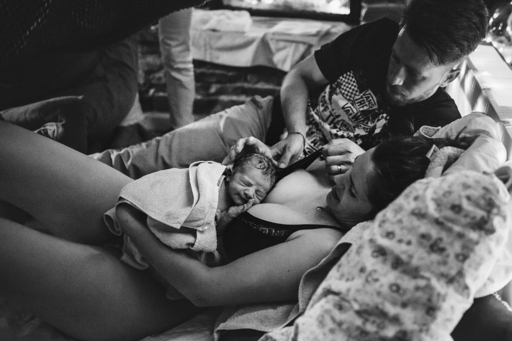 Reportage d'accouchement collectif carmin