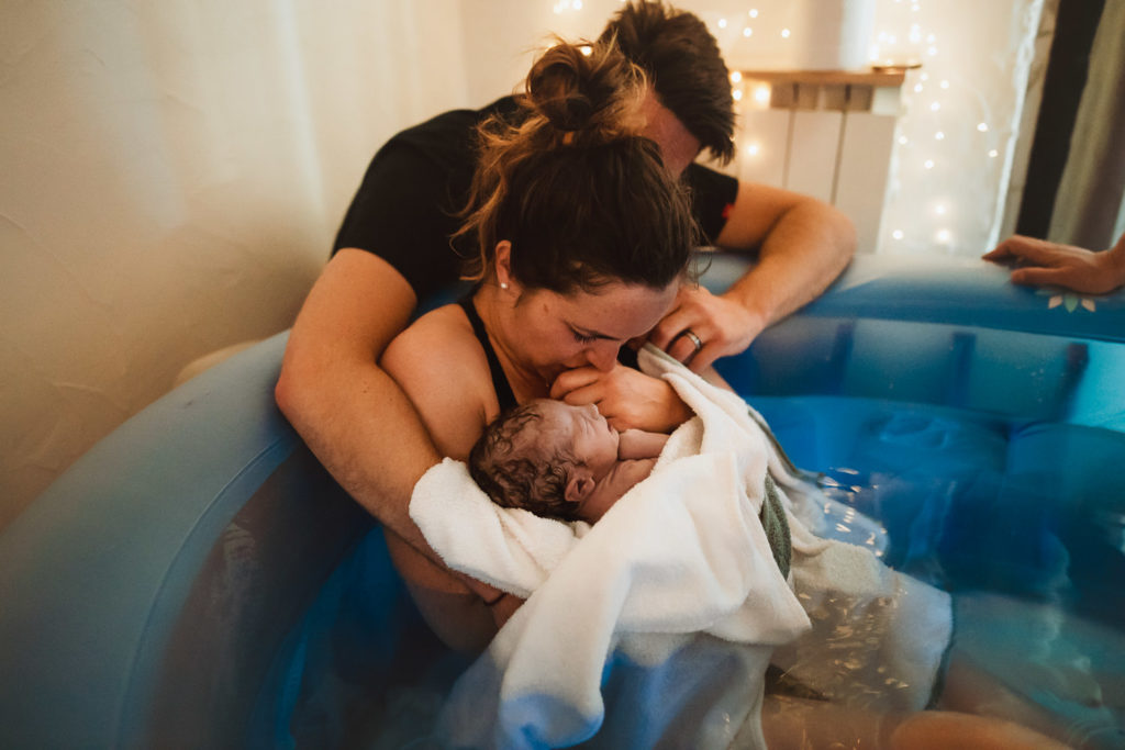 Reportage d'accouchement collectif carmin