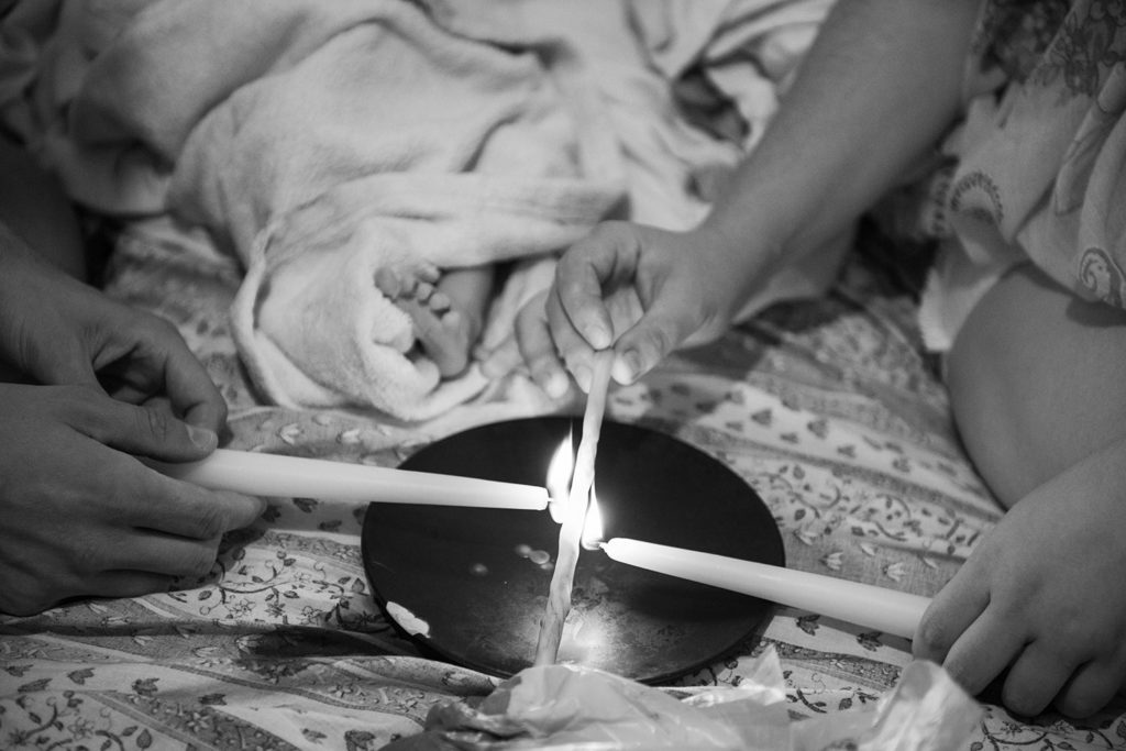 Reportage d'accouchement collectif carmin