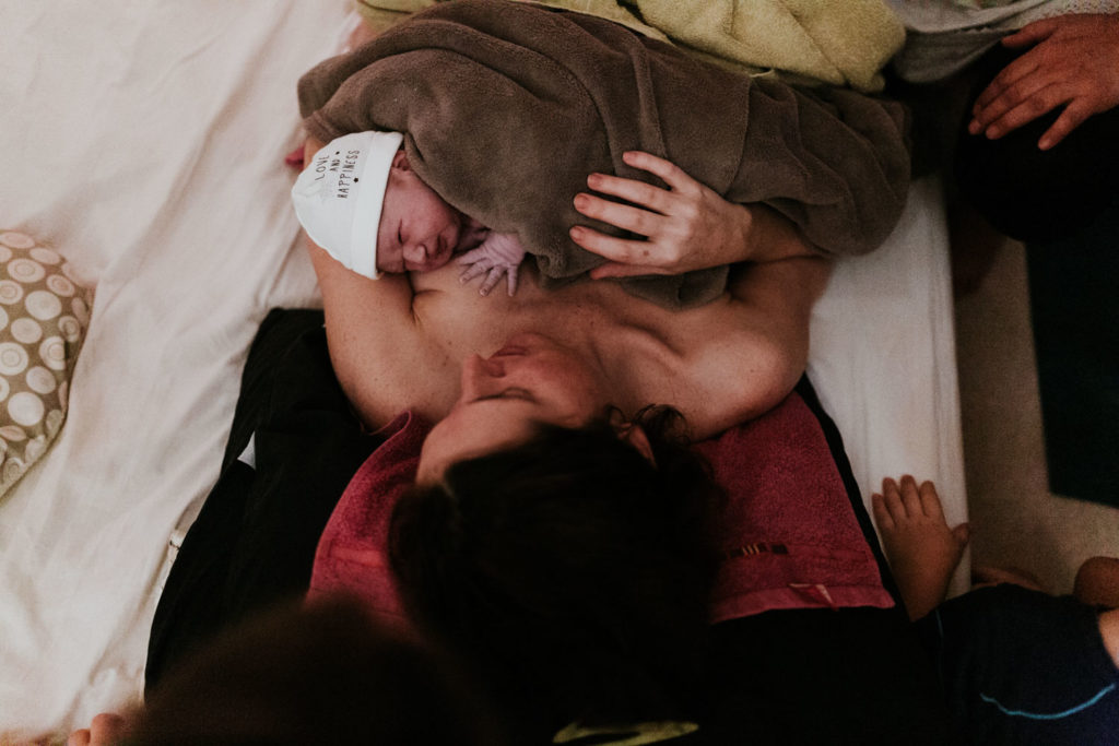 Reportage d'accouchement collectif carmin