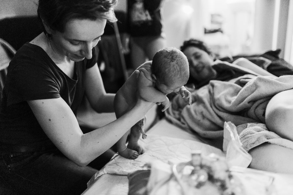 Reportage d'accouchement collectif carmin