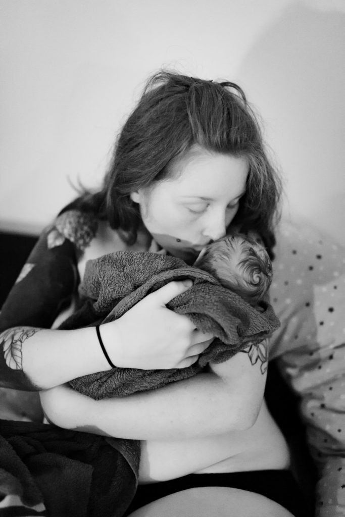 Reportage d'accouchement collectif carmin