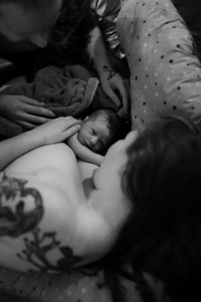 Reportage d'accouchement collectif carmin