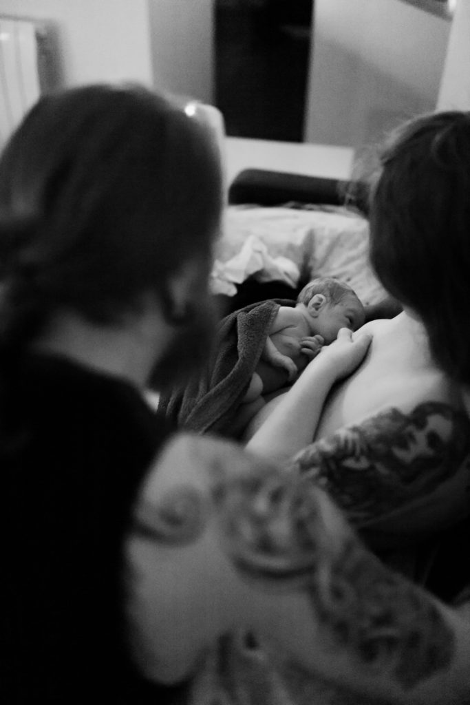 Reportage d'accouchement collectif carmin